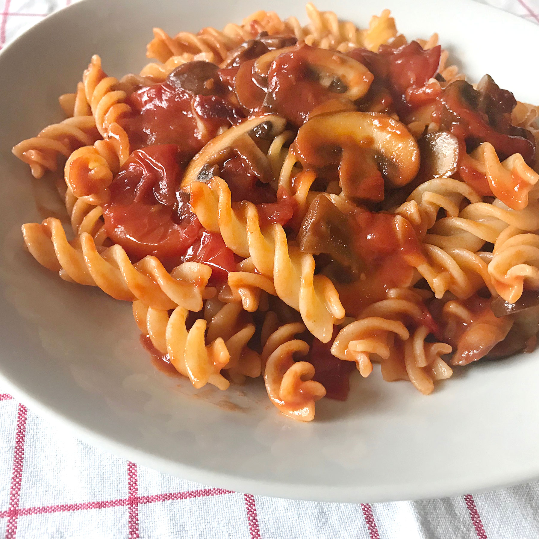 Tomato and Mushroom Pasta | Free Vegan Meal Planner | Veahero